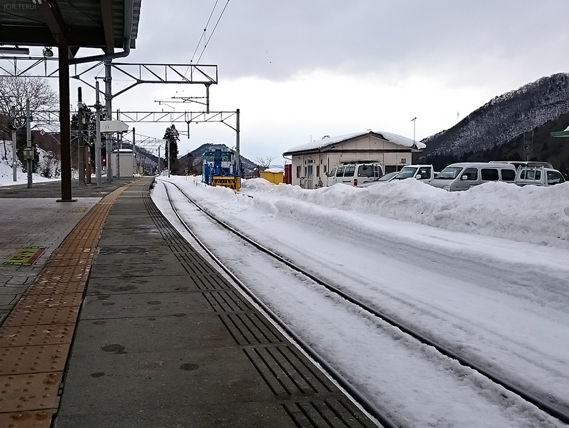 山寺駅のホーム