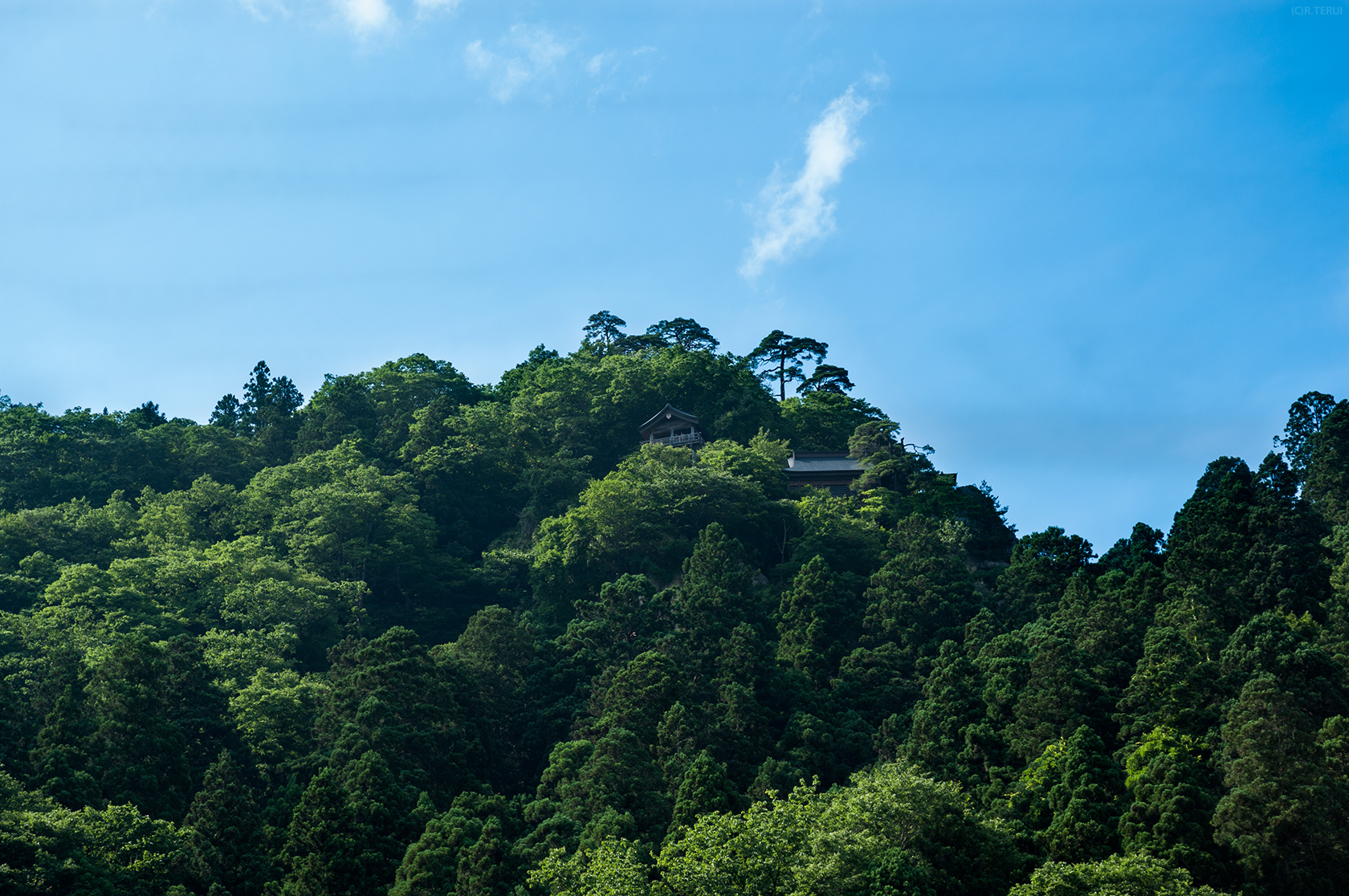 山寺　写真1　宝珠橋から眺める