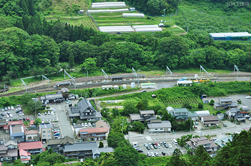 五大堂から山寺駅を見下ろす