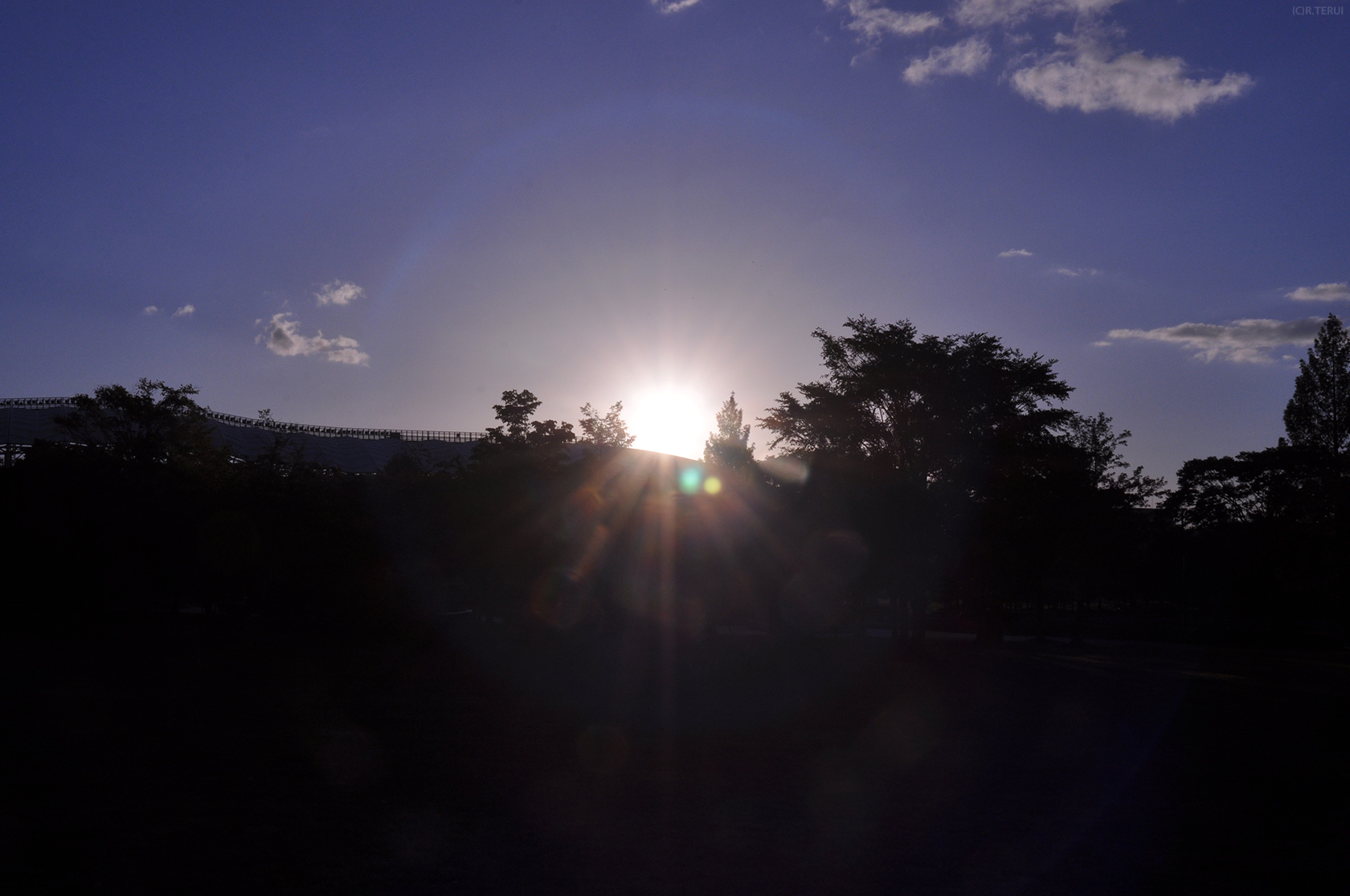 七北田公園　写真11　日の出とユアスタ