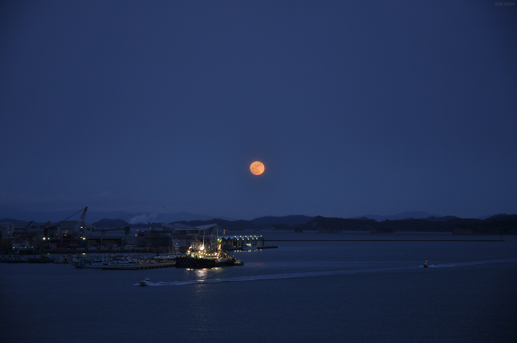 塩竈　写真12　塩釜港　満月