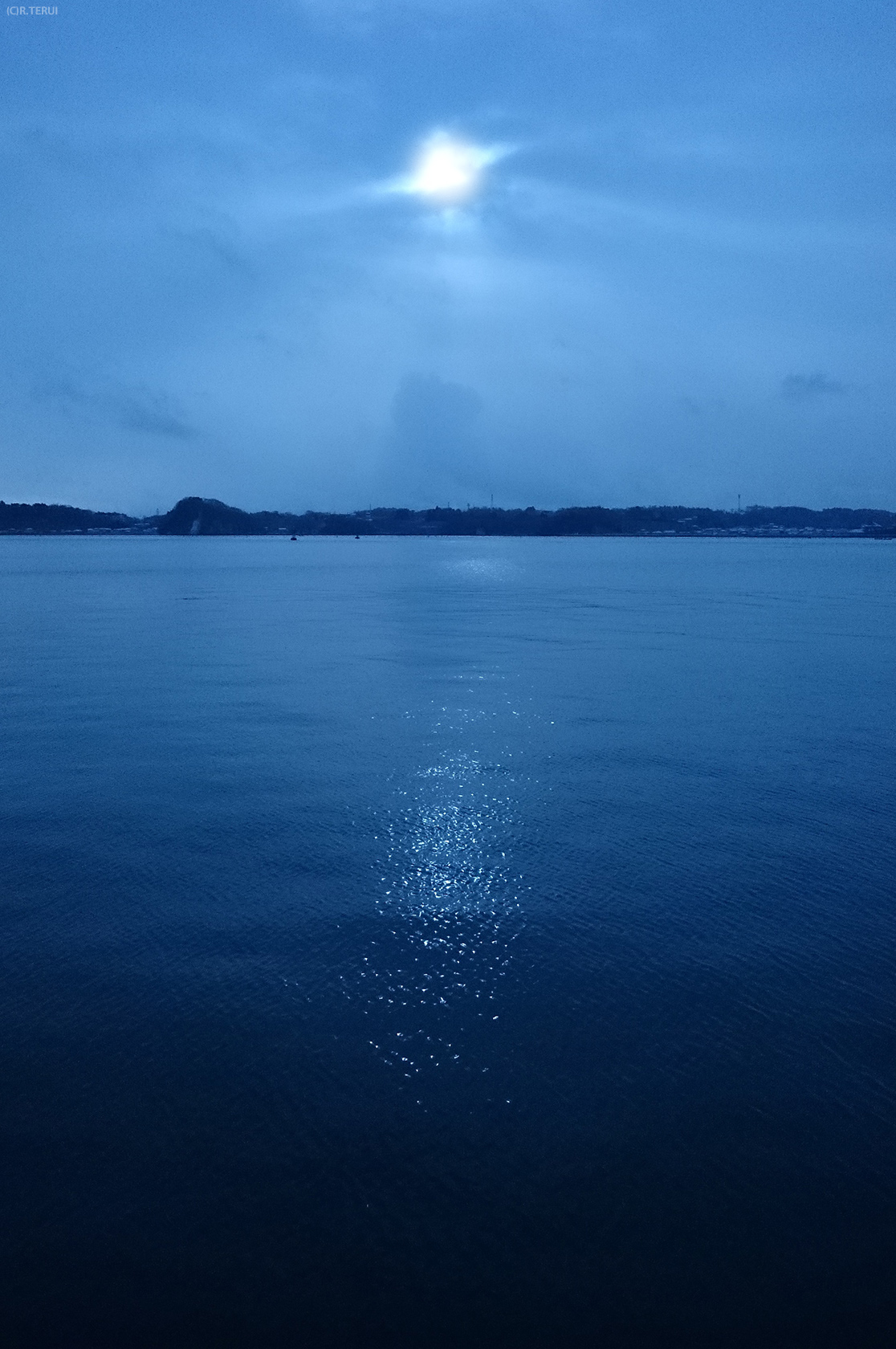 雲の間から太陽